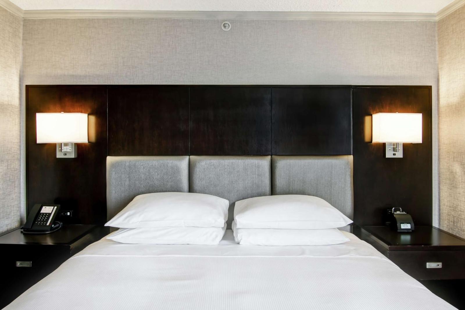 DoubleTree by Hilton Toronto Downtown