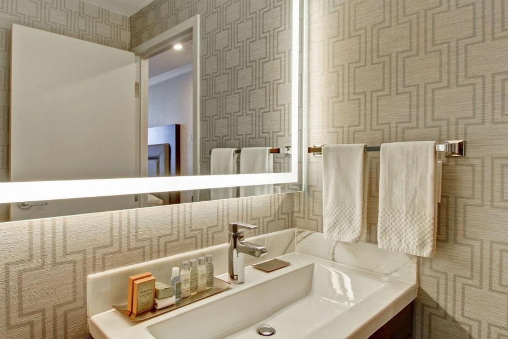 DoubleTree by Hilton Toronto Downtown Image 13