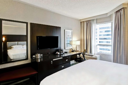 DoubleTree by Hilton Toronto Downtown image 3